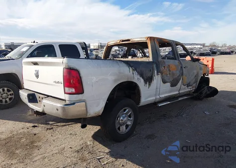 2017 Ram 2500 Tradesman 4X4 6'4 Box z USA, uszkodzony, nr VIN 3C6UR5CJ1HG744312